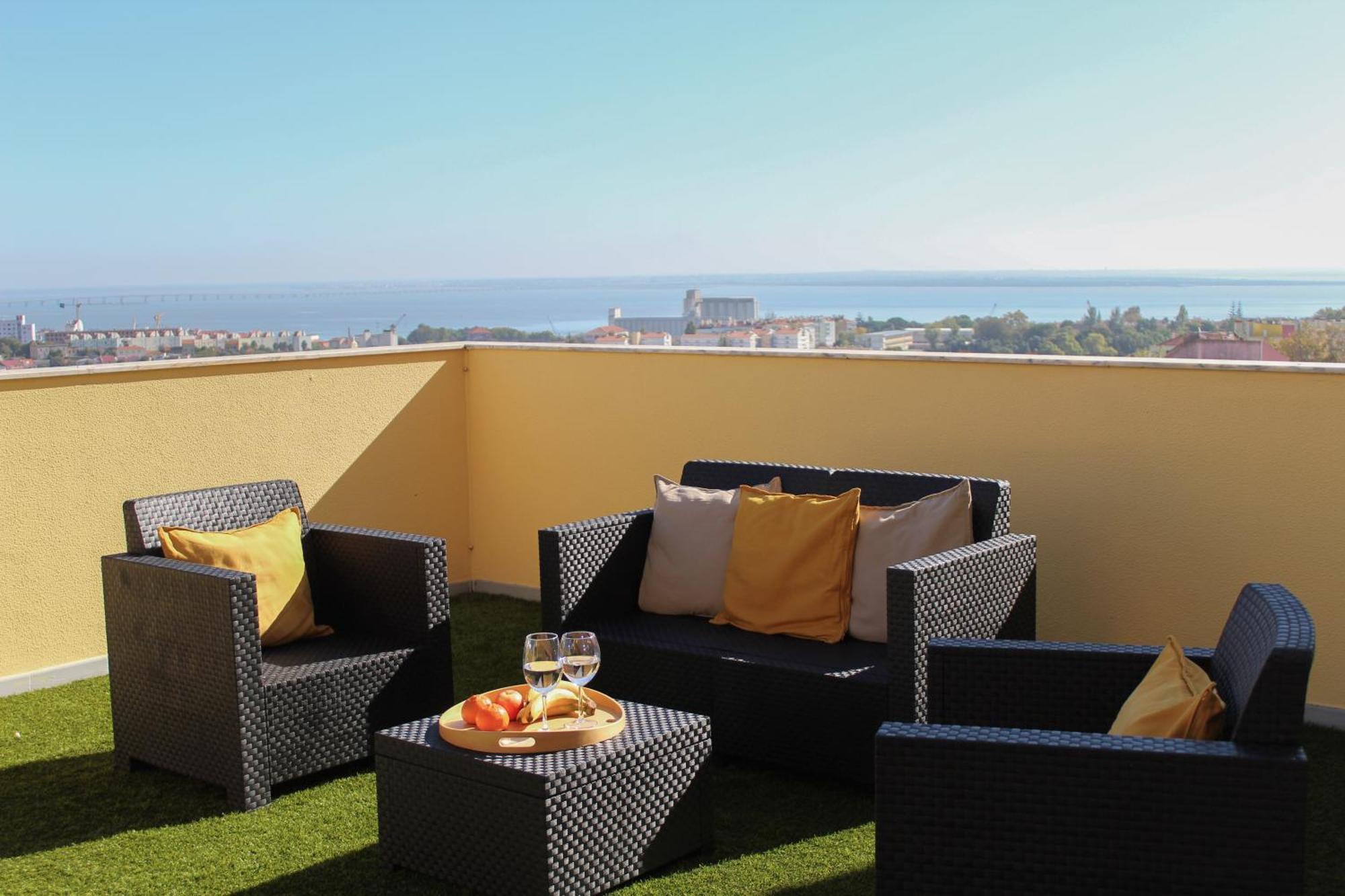 One Bedroom With Stunning River Views And Private Rooftop! Apartamento *